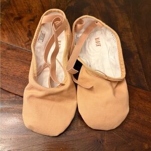 Bloch Women's Pump Split Sole Canvas Ballet Dance Shoe/Slipper 7C